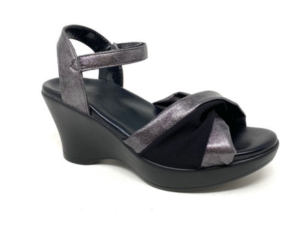 Akaishi Miwa Wedge Sandal (Women) - Silver Online