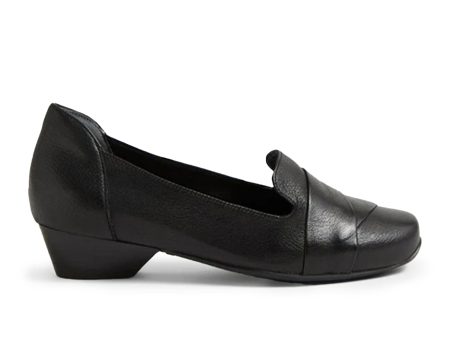 Ziera Ceylyn Wide Loafer (Women) - Black Leather on Sale