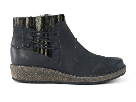 Aetrex Tessa Sweater Ankle Boot (Women) - Black Online